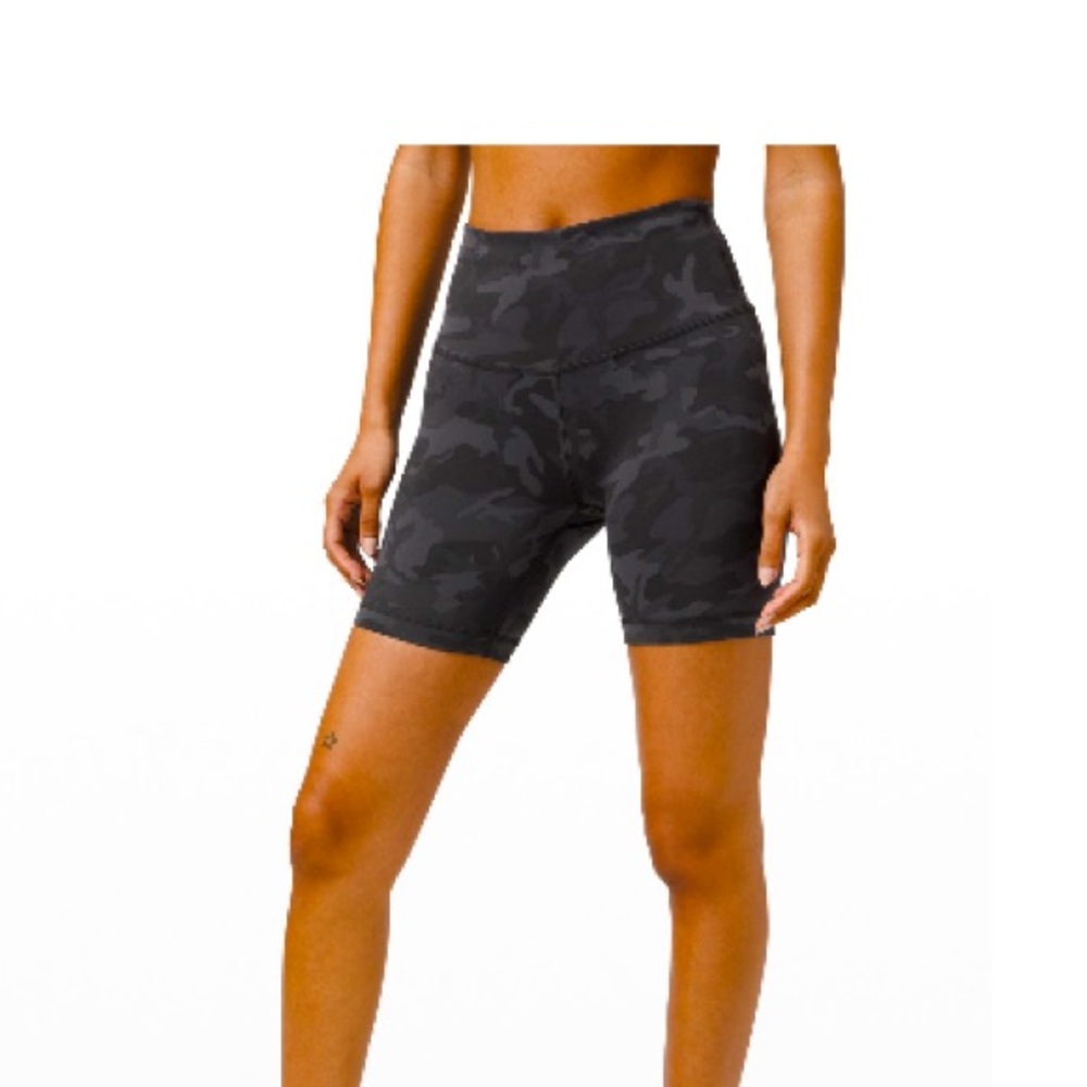 Wunder Train High-Rise Short 6". Size 4. Color-Incognito Camo Multi Grey